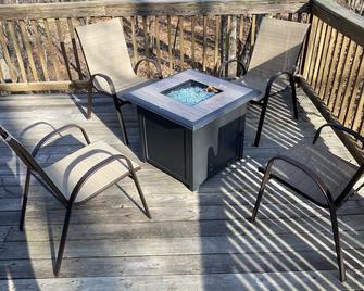Wintergreen Ski & Golf resort-hiking trails-Hot tub-Pet-Friendly!!! - Staunton - Balcony