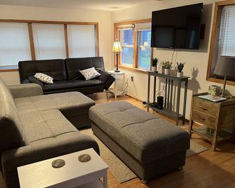 Verona Beach Lakeside Retreat - Near attractions! Lots of Amenities! - Canastota - Sala de estar