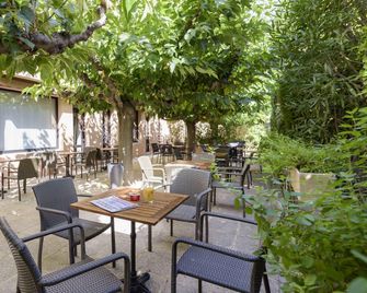 ibis Avignon Centre Pont de l'Europe - אביניון - פטיו