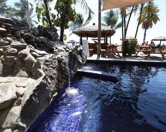 Smugglers Cove Beach Resort and Hotel - Nadi - Pool