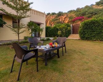 Stepinn - Ess Kay Ess Villa - Gurugram - Patio