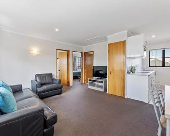 Knightsbridge Court Motor Lodge - Blenheim - Living room