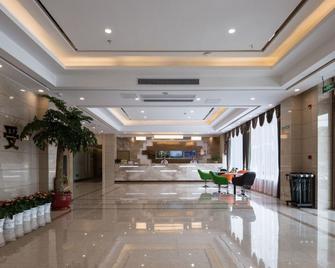 Greentree Inn Changzhou Zhongwu Avenue Jiangsu University Of Techonology Express Hotel - Changzhou - Front desk