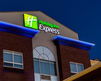 Holiday Inn Express & Suites Airdrie-Calgary North - Airdrie - Κτίριο