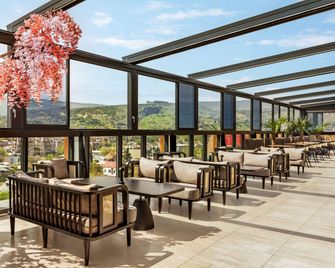 Ramada by Wyndham Tbilisi Old City - Tiflis - Bar