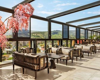 رامادا باي ويندام تبيليسي أولد سيتي - تبليسي - بار