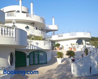 Hotel Falco D'oro - Cisternino - Building