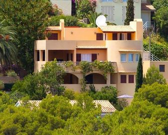 Villa With Fantastic View Of The Sea Bay And Private Pool In Canyamel - Canyamel - Bâtiment