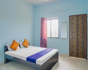 Spot On 79676 Hote Kinara Lodging And Restaurant - Daund - Bedroom