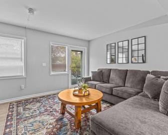 Comfortable 2BR in Winooski! - Winooski