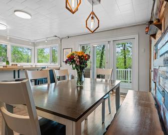 Unplug At River Run—Secluded, Waterfront, Kayaking - New London - Comedor