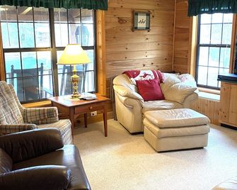 Great for Clemson Home Game Weekends - Seneca - Living room