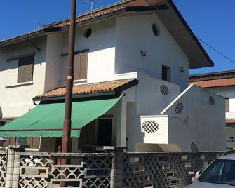 Appartamento per brevi periodi 'Michélmabel' - Bergamo - Building