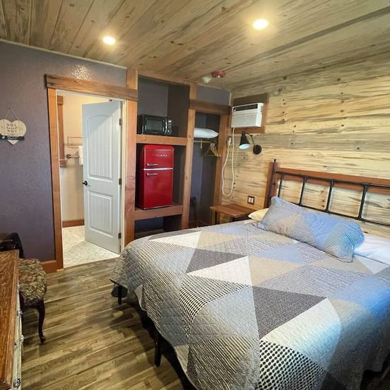 Bedroom view of Sugarloaf Mountain Motel