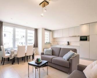 Apartment Ruzette Beach with parking by Interhome - Blankenberge - Living room