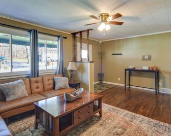 Cozy DuBois Home with Deck about 8 Mi to Treasure Lake! - DuBois