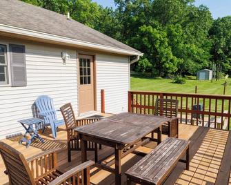 Nestled in National Forest. Only 6 miles to Paoli Peaks 15 miles to FrenchLick. - Paoli - Patio
