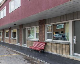 Econo Lodge Downtown Ottawa - Ottawa - Building