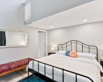 Soulard Casa: Sleeps 8 - Prime Location! - San Luis - Habitación