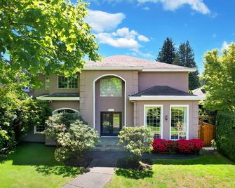 Beautiful Dunbar 3600 sq ft Home : Perfect Location, Three King Beds, large Yard - Vancouver - Edificio