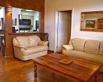 Flying L Ranch Resort - Bandera - Sala de estar