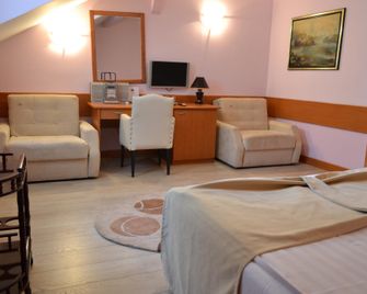 Hotel Tomce Sofka - 斯科普里 - 臥室