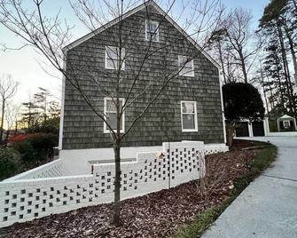 Marys Gatehouse Garden Apartment - Greensboro