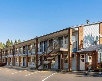 Super 8 by Wyndham Vancouver East - Vancouver - Gebouw