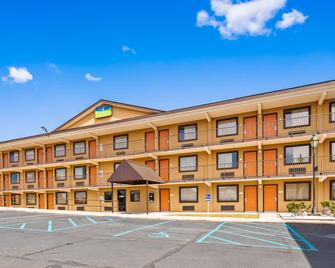 SureStay Hotel by Best Western Tupelo North - Tupelo - Bygning