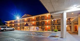 SureStay Hotel by Best Western Tupelo North - Tupelo - Budynek