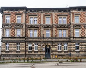 Mysłowice Urban Harmony Apartment by BookingHost - Mysłowice - Budynek