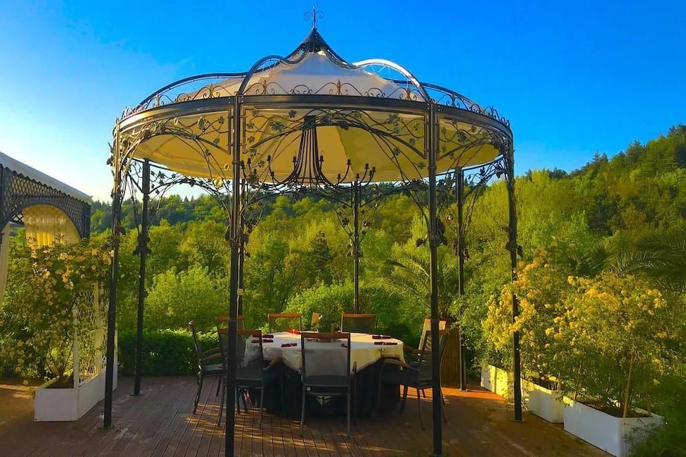 Raya Garden - Park Hotel & Winery