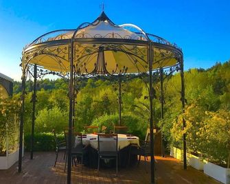 Raya Garden - Park Hotel & Winery - וליקו טרנובו - פטיו