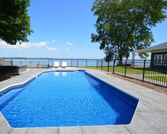Waters Edge B&B Resort - Geneva - Pool