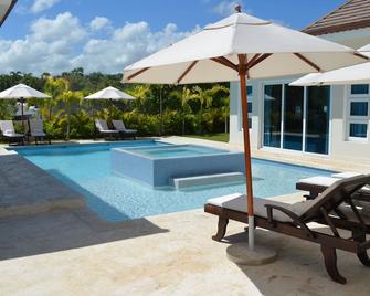 Private 5 Br Villa Getaway With Resort Amenities - San Francisco de Macorís - Piscina