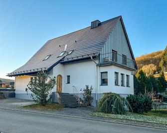 Cozy holiday apartment in Neroth - Neroth - Building