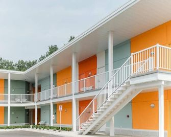 The Grove Motel - Amherstburg - Building