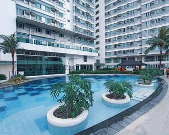 The Beacon Makati by Cozi Condotels - Manila - Piscina