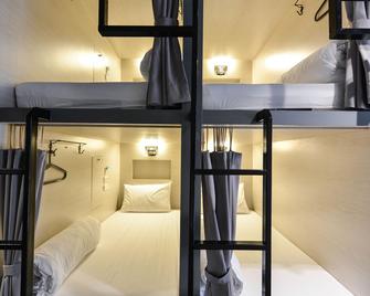 The Cube Hostel Silom - Bangkok - Kamar Tidur