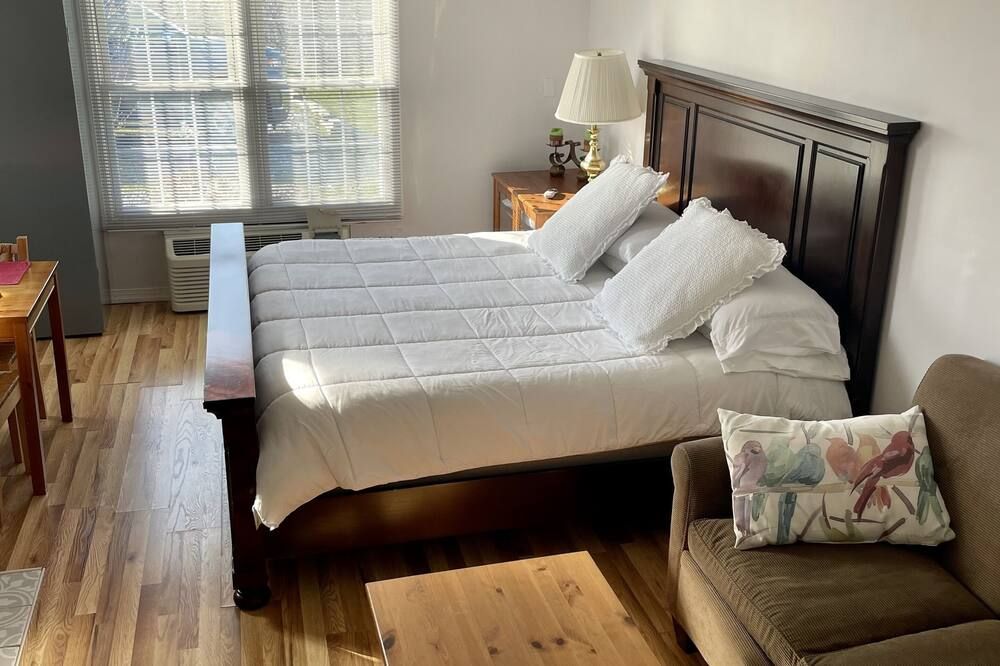 Mountain Farmhouse Suite Near Harpers Ferry