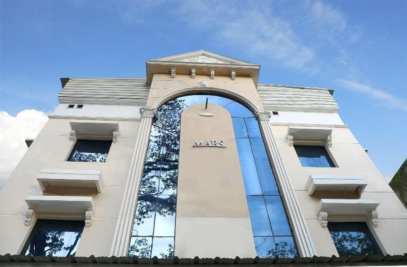 Deluxe Hotel - צ'נאי - בניין