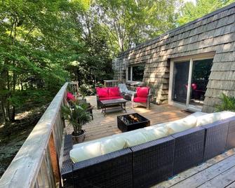 Spacious cottage on Muskoka Lake with private dock - Gravenhurst - Patio