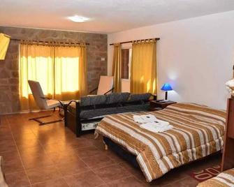 Hostal 'El Tomolasta' - La Carolina - Habitación