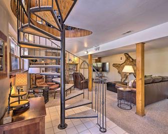 Cozy Co Rocky Mountain Retreat Near Pikes Peak! - Green Mountain Falls - Stairs
