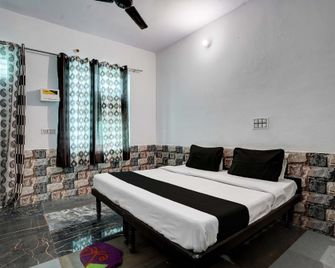 Hotel O Jatin Hotel And Restaurant - Rewāri - Bedroom