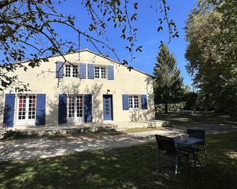 Maison de campagne cosy dans la verdure - Champniers
