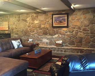 Visit The Bunkhouse in Knoxville - Knoxville - Lounge