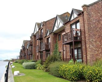 Riverside Apartment - Ayr - Building