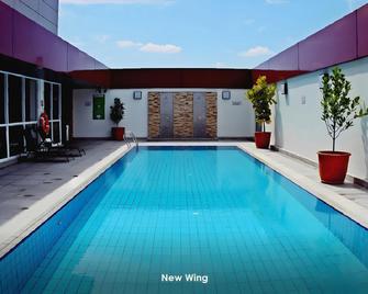 Imperial Hotel - Miri - Piscina