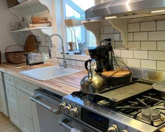 Mohonk Mountain Living - New Kitchen! - New Paltz - Kitchen
